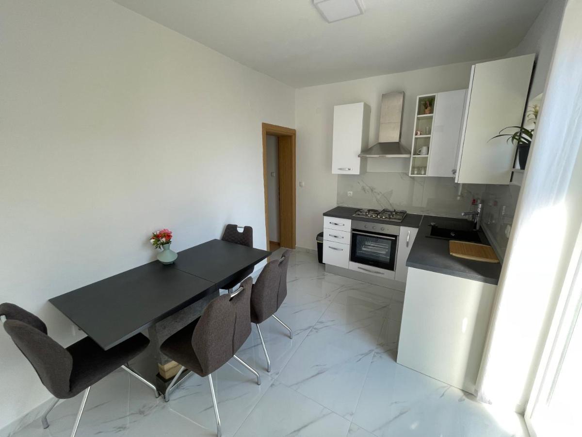Apartmani Jasminka Vodice Eksteriør bilde